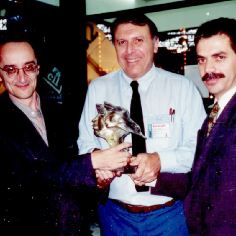 Prêmio Max Award - Fácil para Windows é o produto de destaque na Fenasoft 1993 - São Paulo